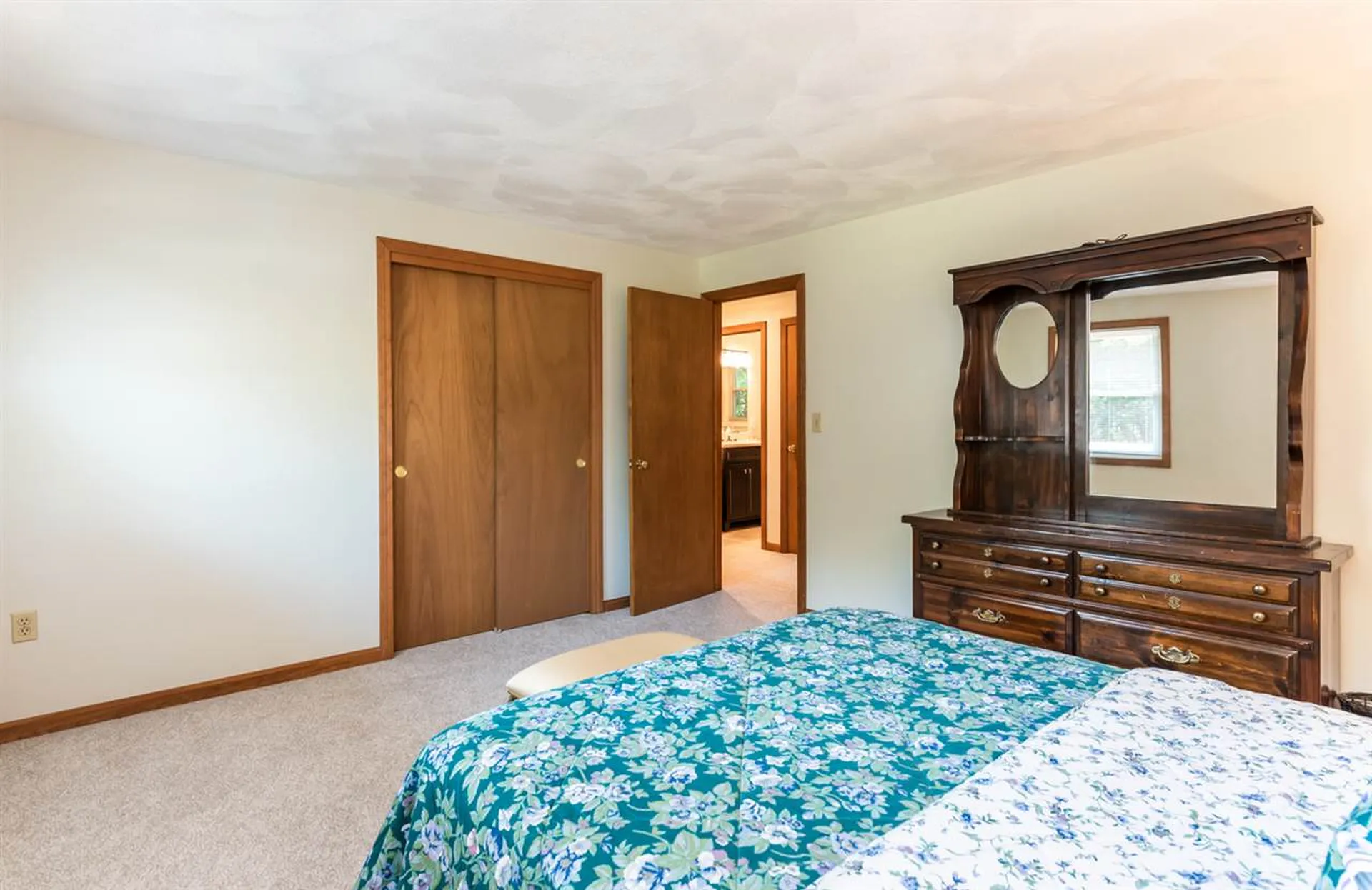 23 South London Drive Nashua NH 03062