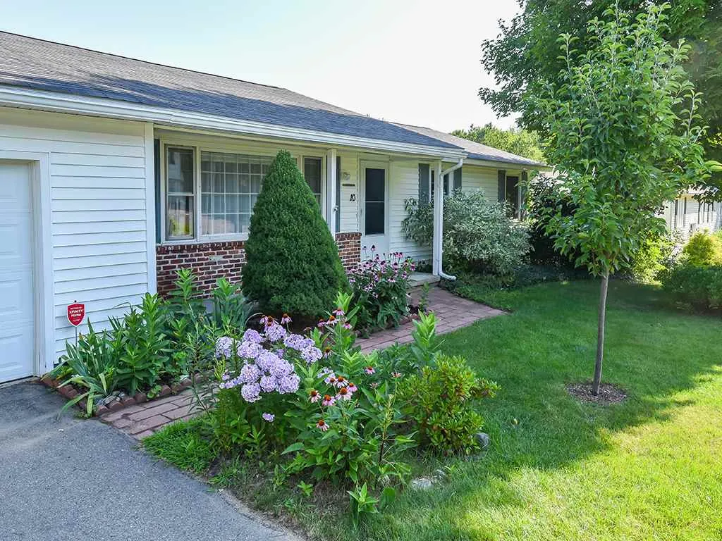 10 Hillside Road North Hampton NH 03862