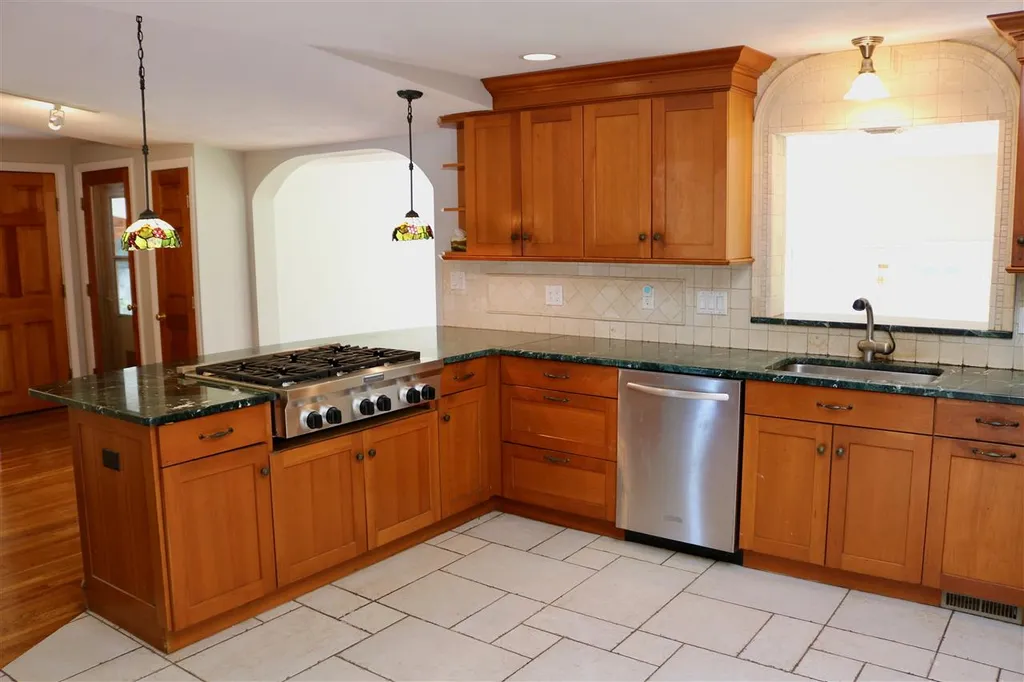 5 Godfrey Avenue Hampton NH 03842