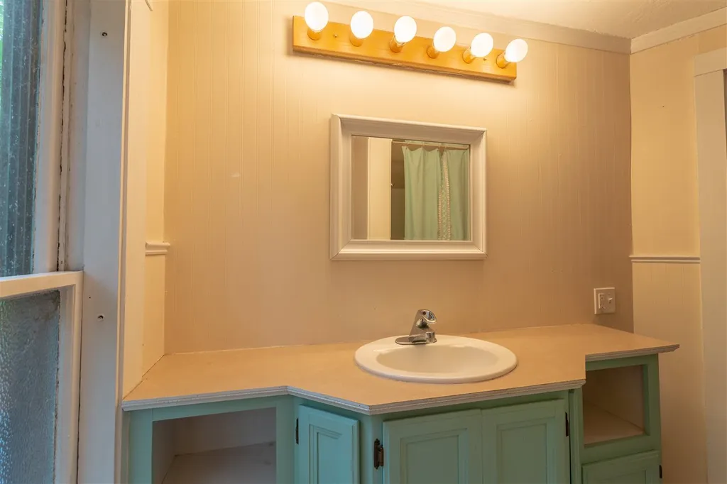 84 Drake Hill Road Strafford NH 03884