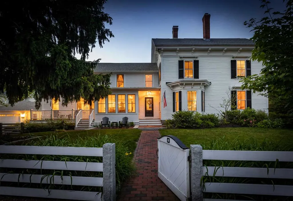 83 Court Street Exeter NH 03833