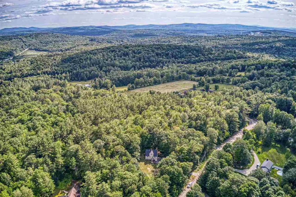 16 Apple Hill Road Sunapee NH 03782