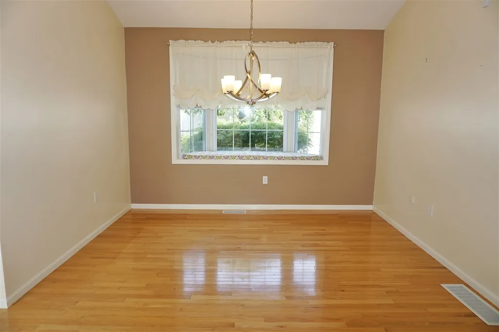 19 Privet Hedge Lane Bedford NH 03110