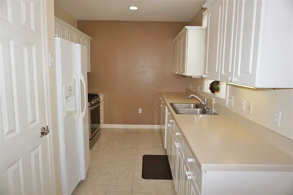 19 Privet Hedge Lane Bedford NH 03110