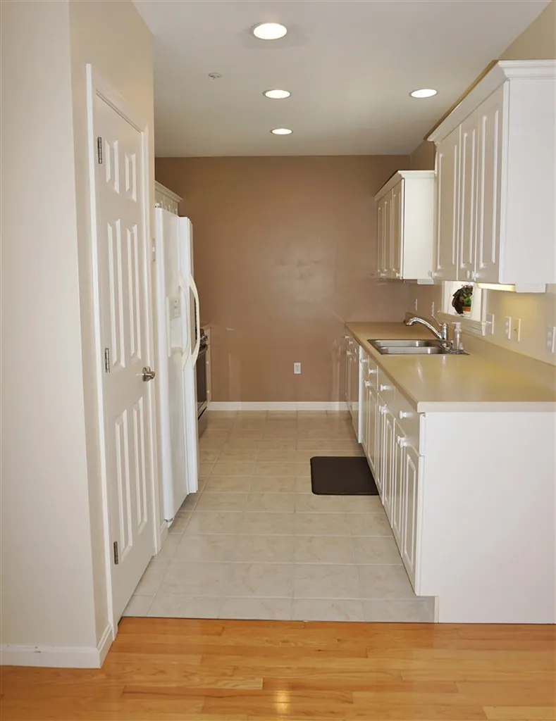 19 Privet Hedge Lane Bedford NH 03110