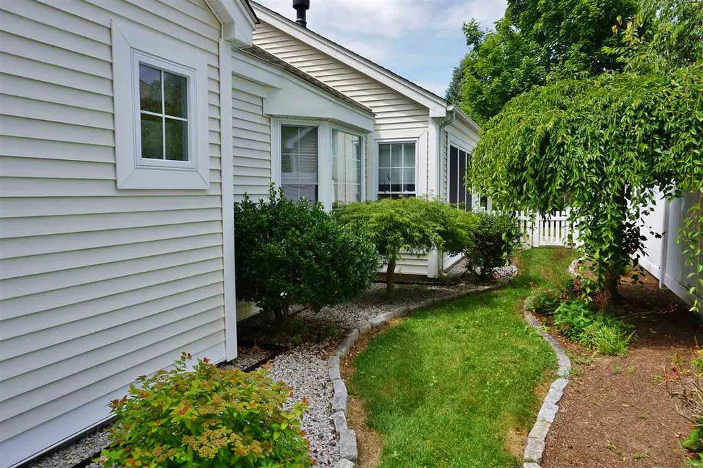 19 Privet Hedge Lane Bedford NH 03110