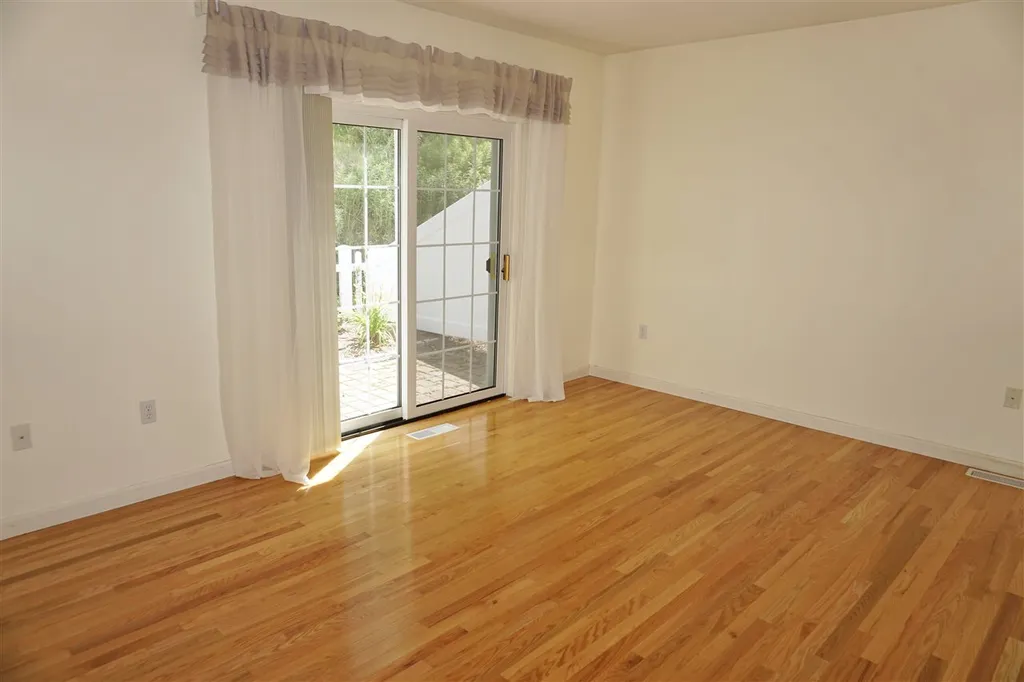 19 Privet Hedge Lane Bedford NH 03110