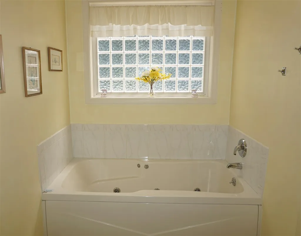 19 Privet Hedge Lane Bedford NH 03110