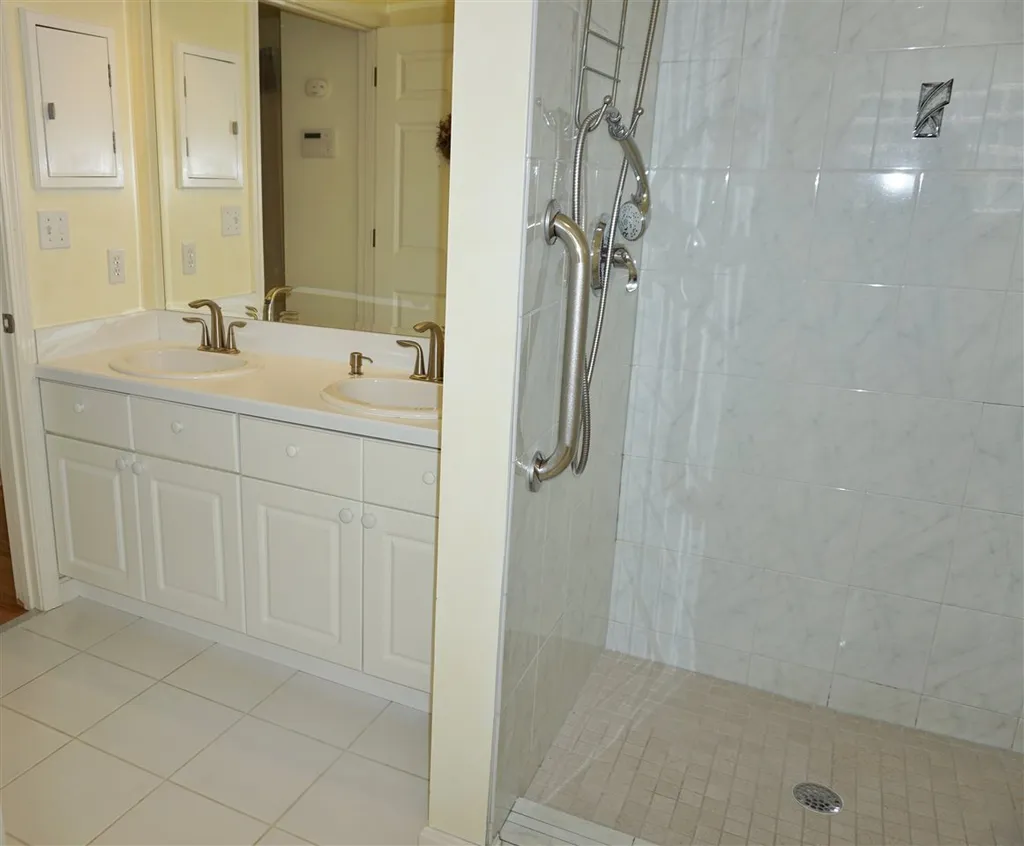19 Privet Hedge Lane Bedford NH 03110