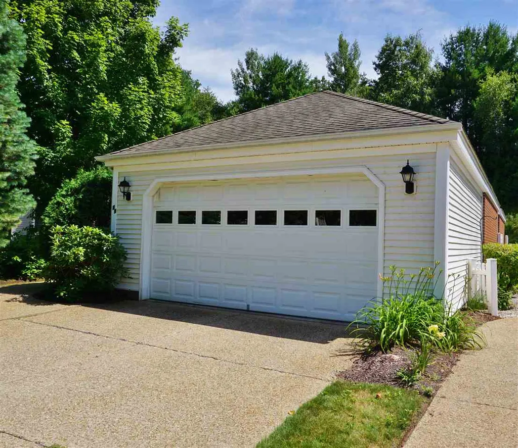 19 Privet Hedge Lane Bedford NH 03110