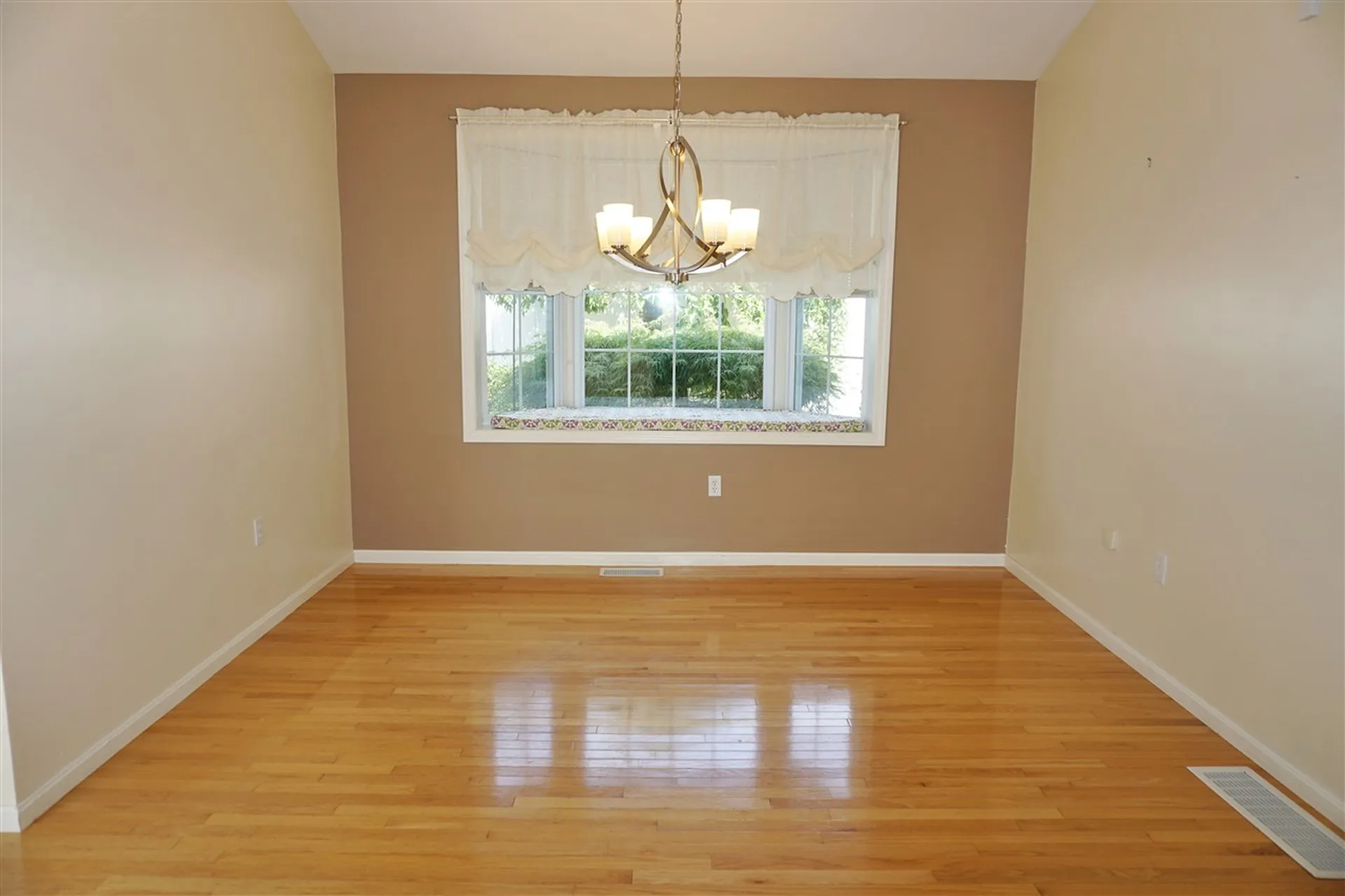 19 Privet Hedge Lane Bedford NH 03110