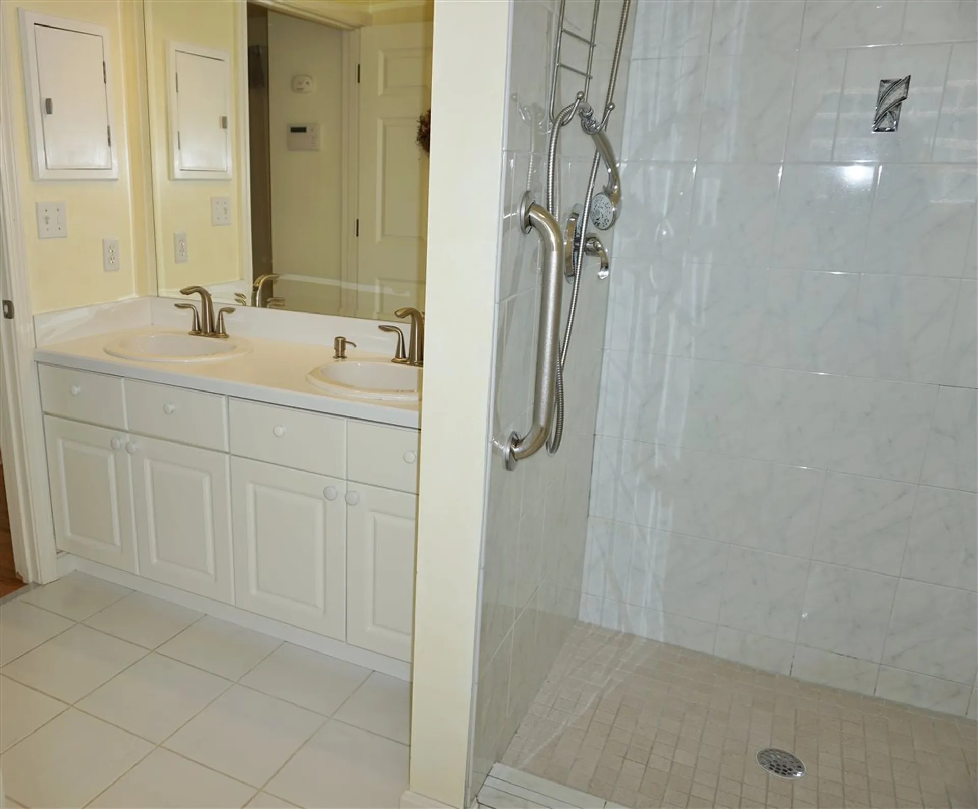 19 Privet Hedge Lane Bedford NH 03110