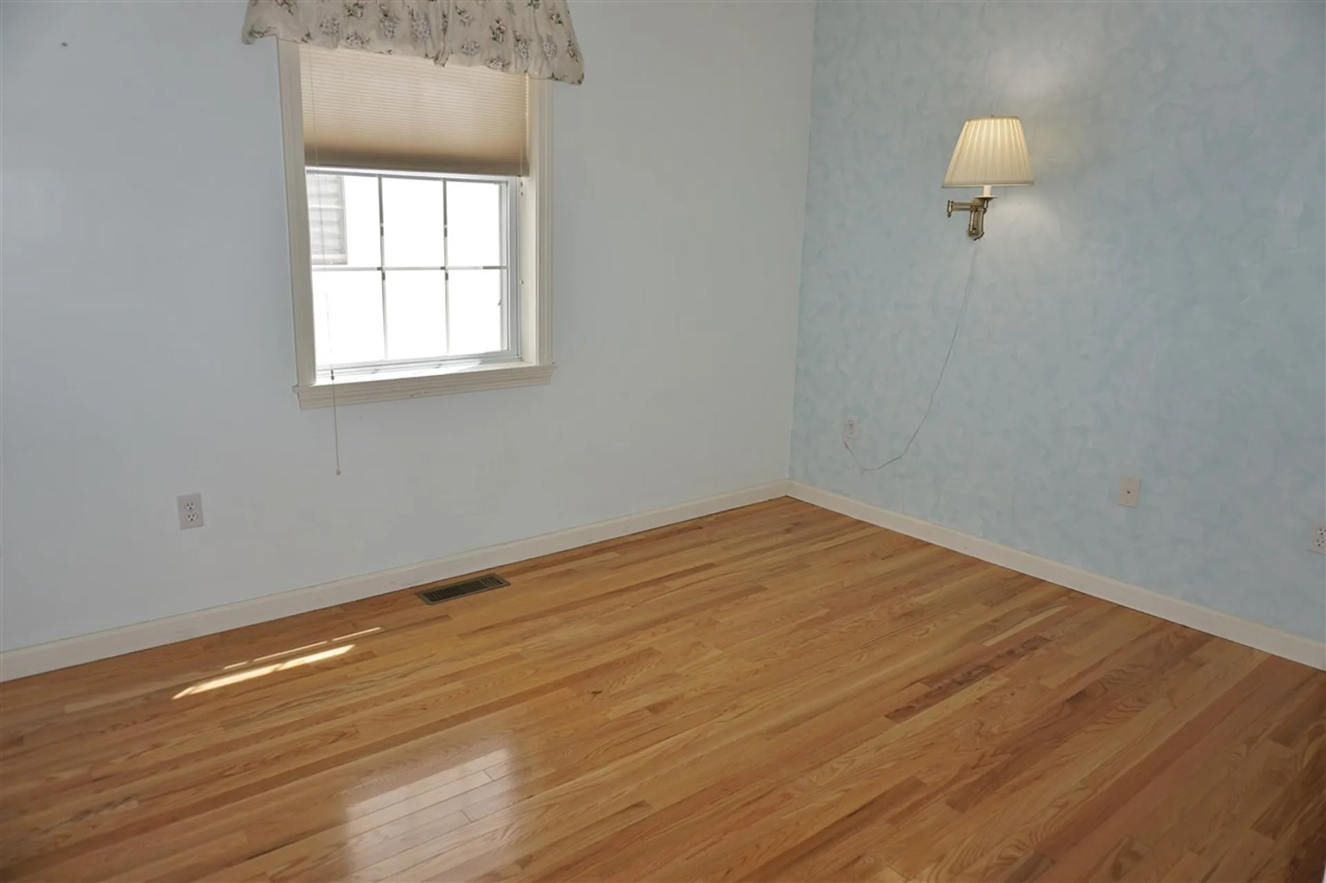 19 Privet Hedge Lane Bedford NH 03110