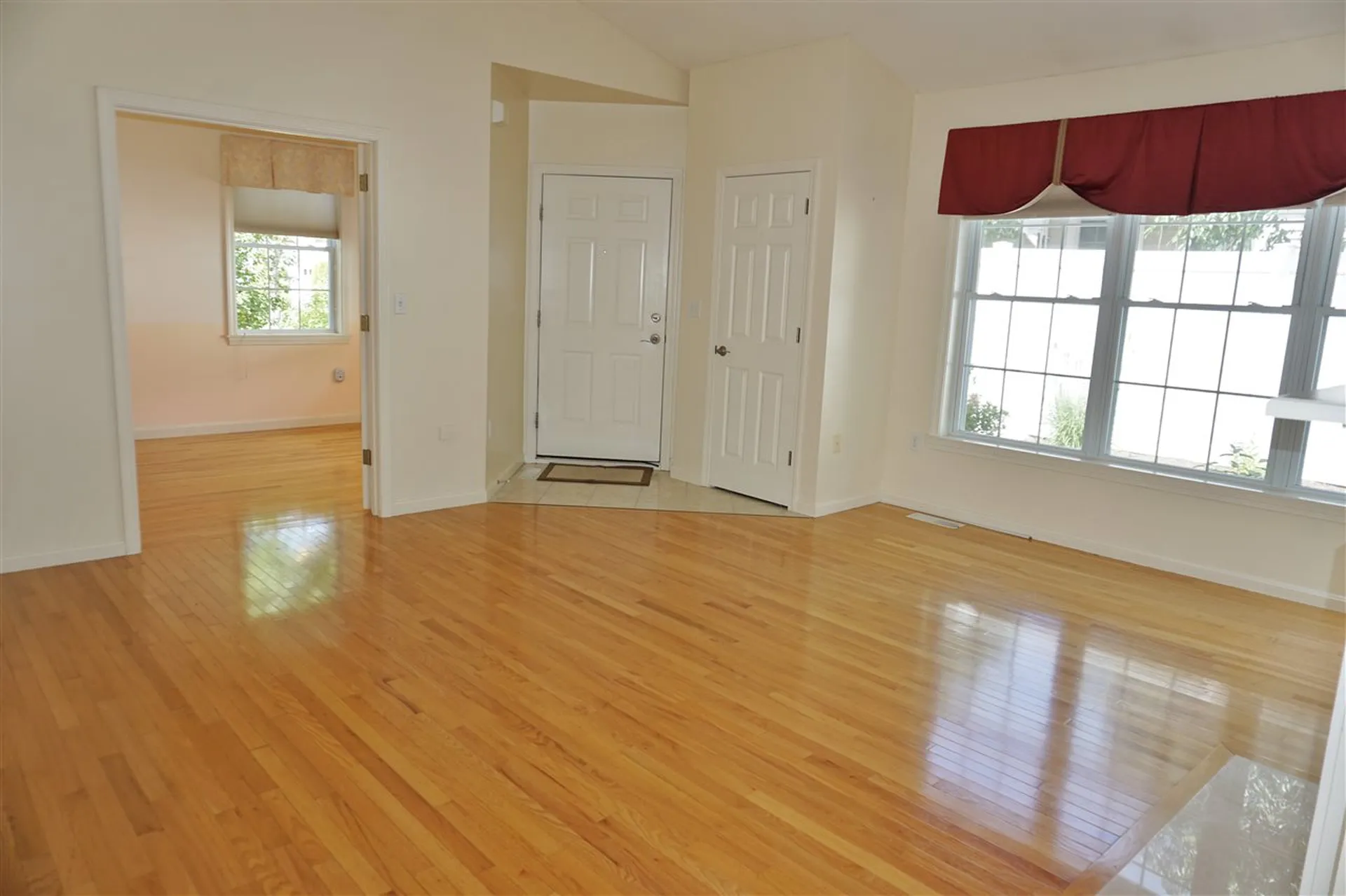 19 Privet Hedge Lane Bedford NH 03110