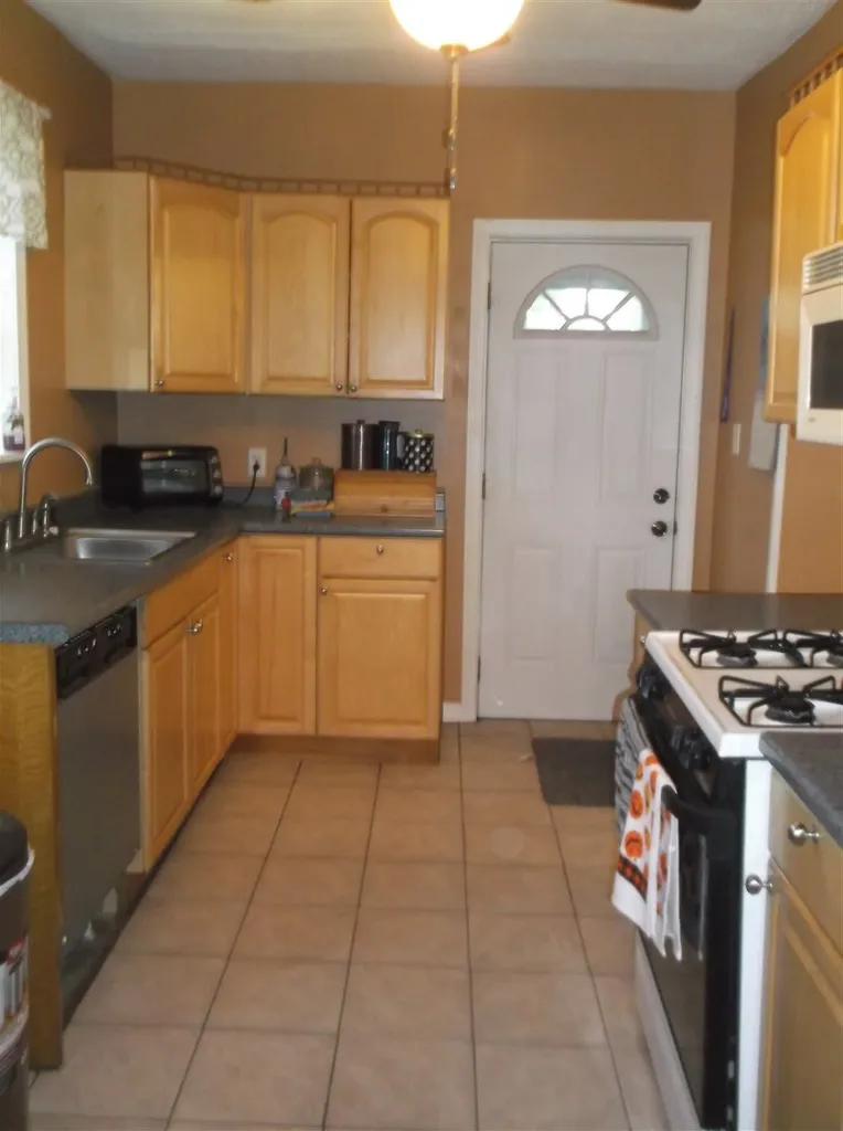 33 Summer Street Rochester NH 03867
