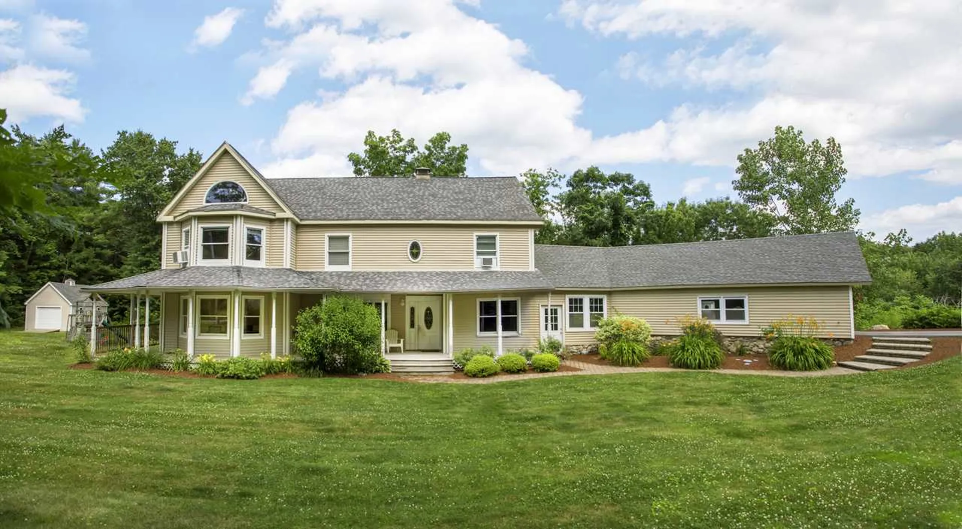 21 Leonard Avenue Hooksett NH 03106