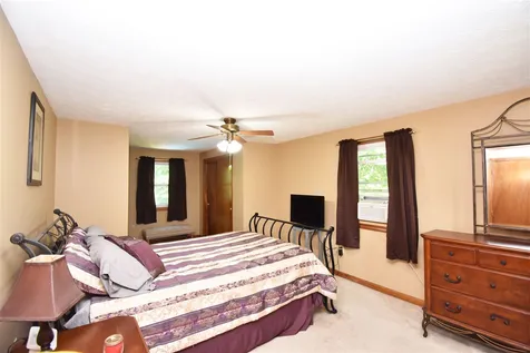 7b Hedgerow Drive Hudson NH 03051