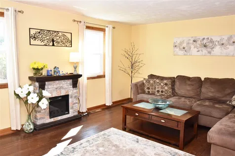 7b Hedgerow Drive Hudson NH 03051