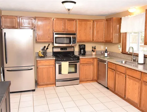7b Hedgerow Drive Hudson NH 03051
