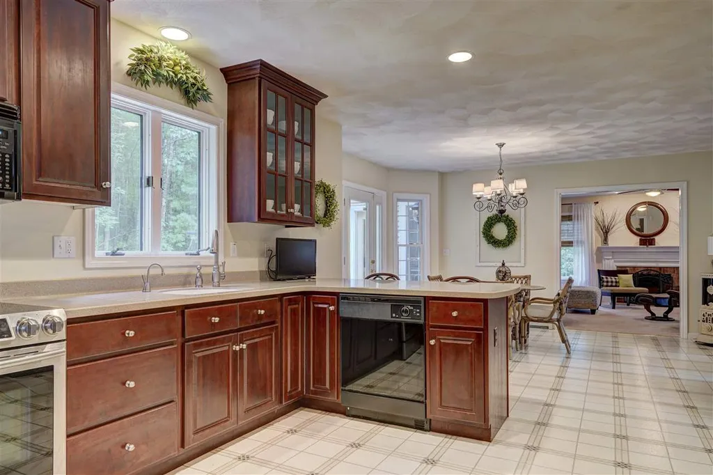 4 Bancroft Street Windham NH 03087
