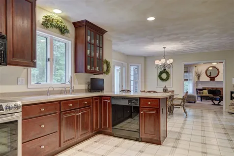 4 Bancroft Street Windham NH 03087