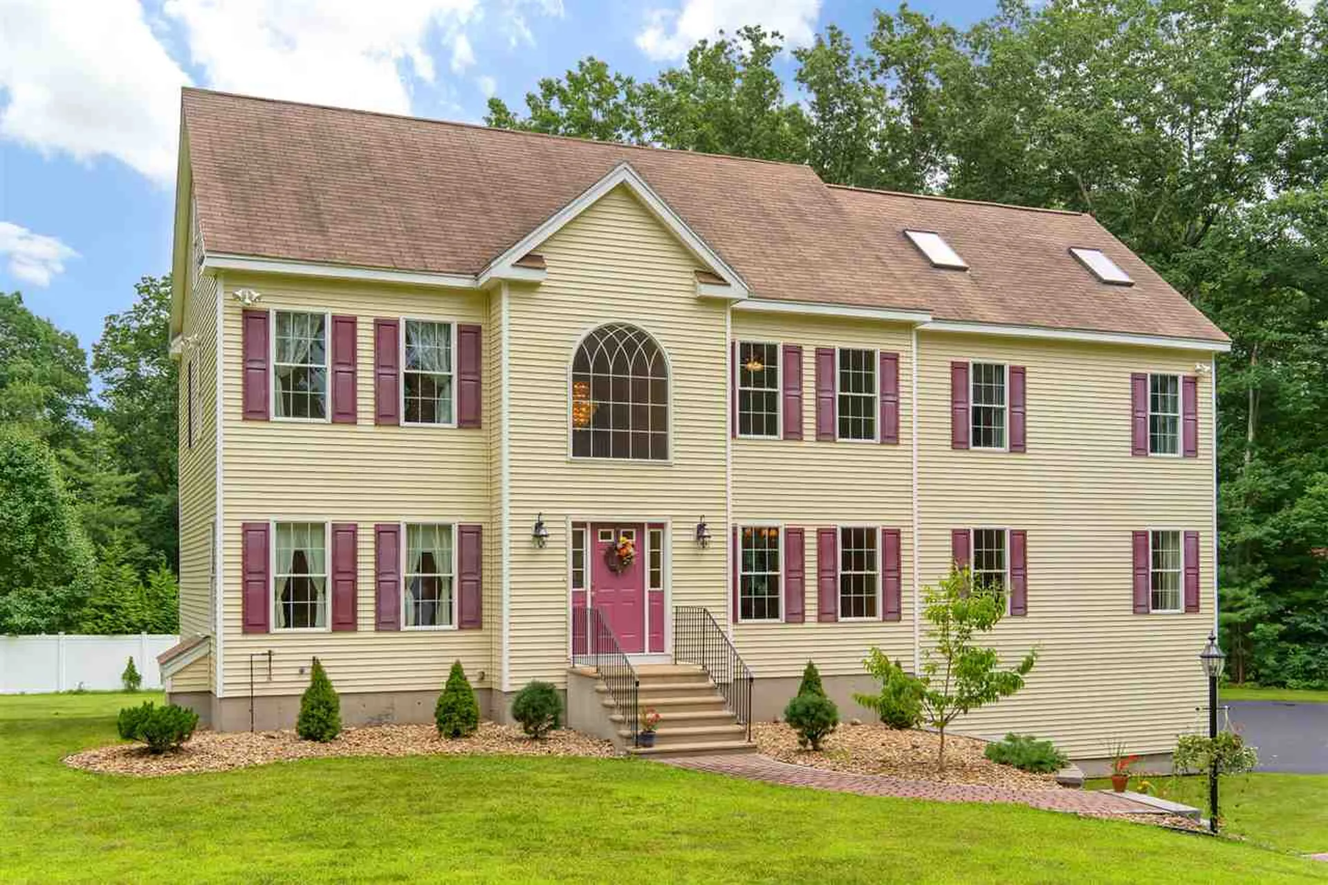 2 White Oak Lane Derry NH 03038