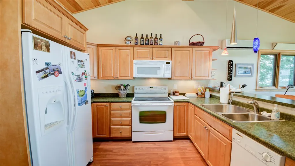 171 Dockham Shore Road Gilford NH 03249