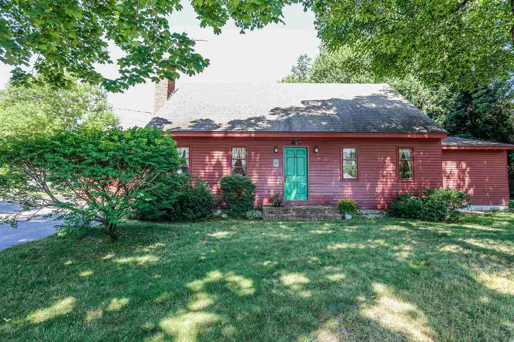 27 Shaunna Court Manchester NH 03109