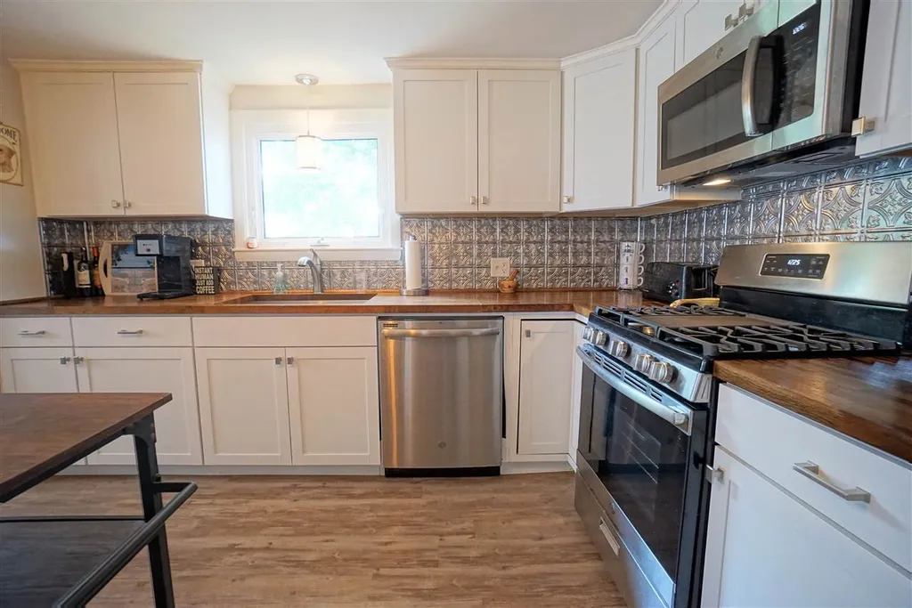 20 Betty Lane Salem NH 03079