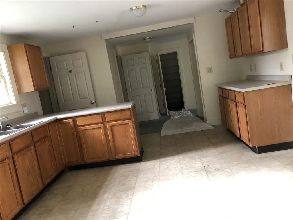 81 Pearl Street Claremont NH 03743
