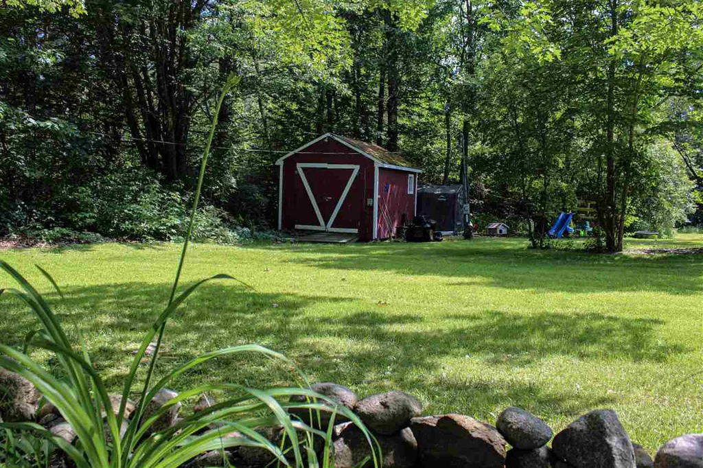 1037 Allen Road Webster NH 03303