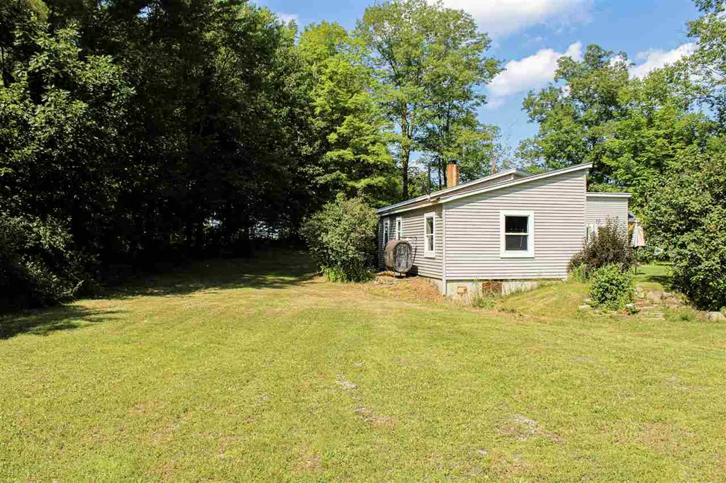 1037 Allen Road Webster NH 03303