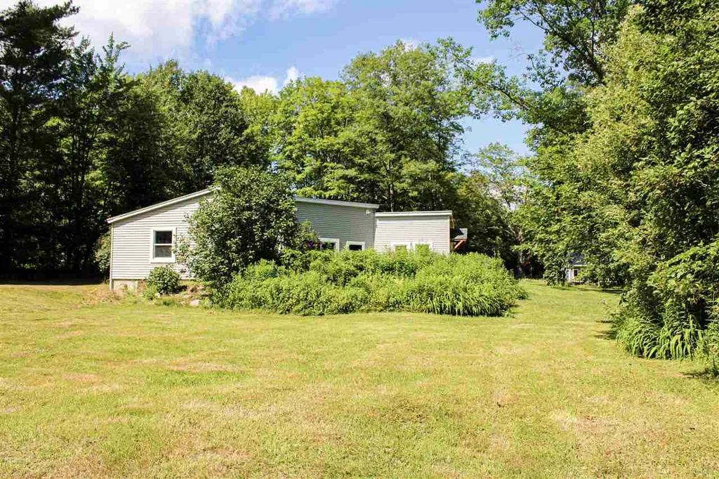 1037 Allen Road Webster NH 03303