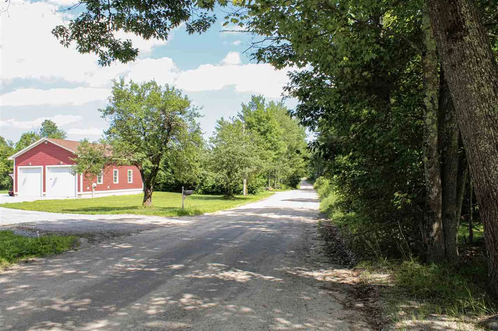 1037 Allen Road Webster NH 03303