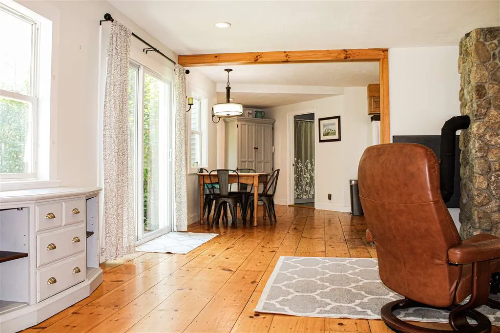1037 Allen Road Webster NH 03303