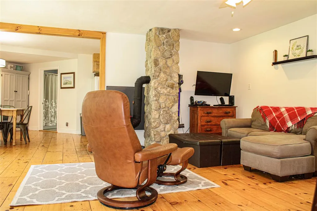1037 Allen Road Webster NH 03303