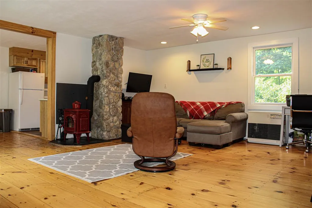 1037 Allen Road Webster NH 03303