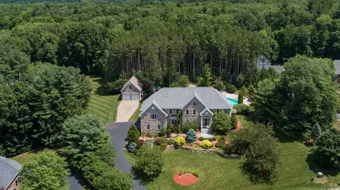 13 Misty Lane Londonderry NH 03053