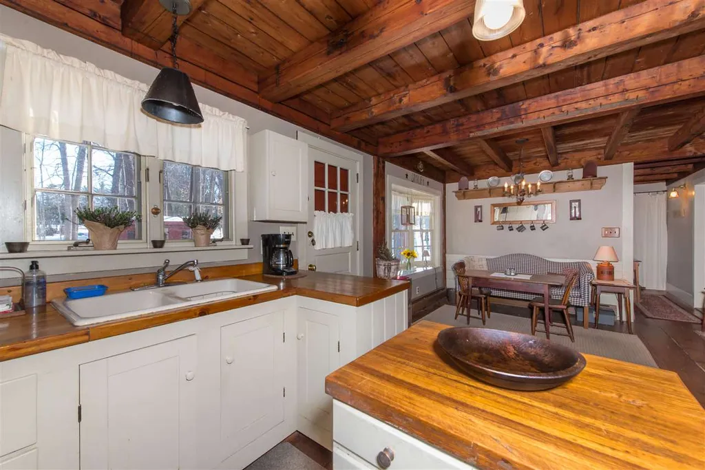 5 Harlans Way Dover NH 03820