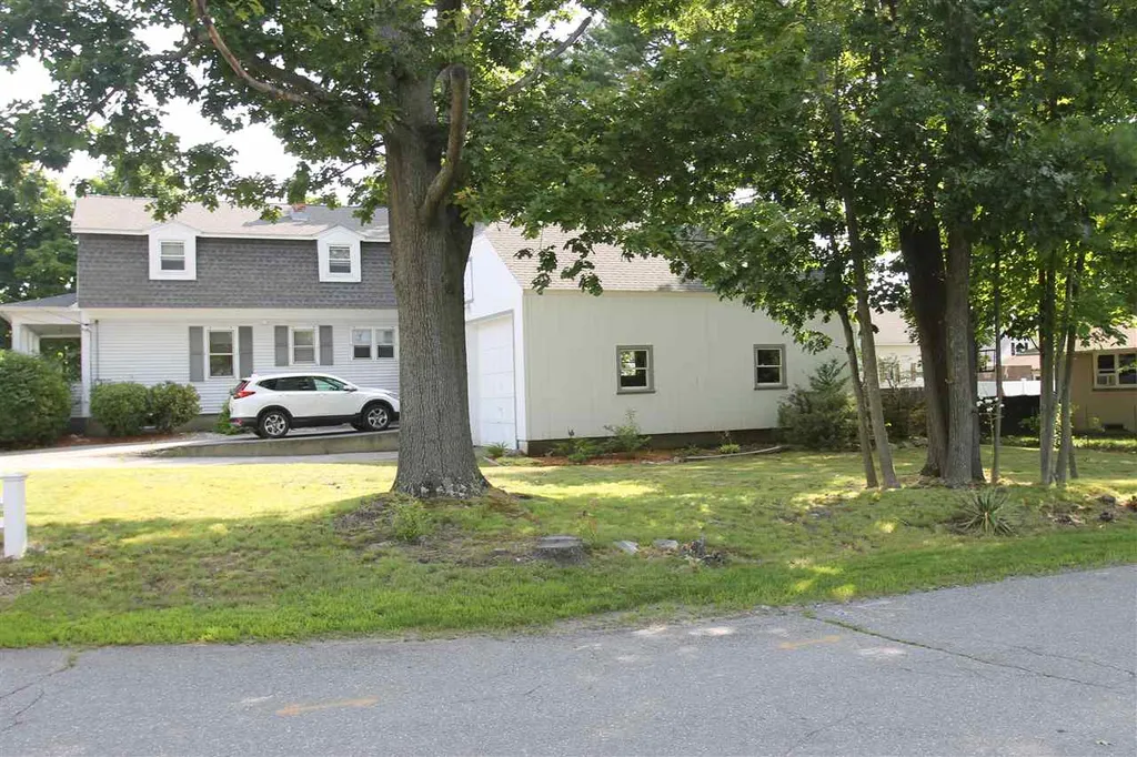 8 Earley Street Nashua NH 03060