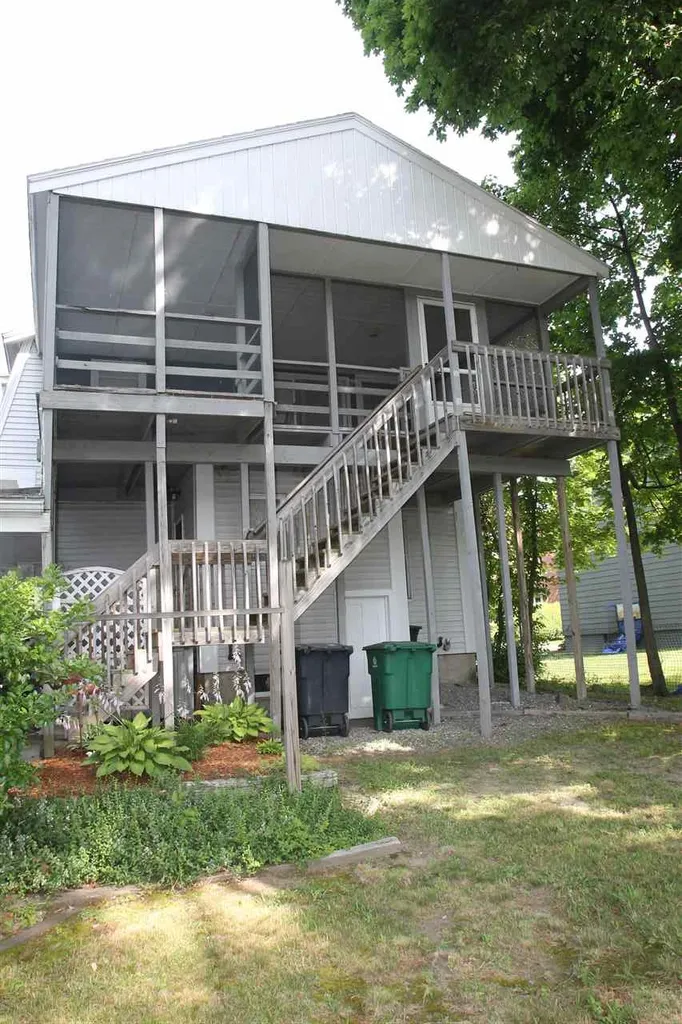 8 Earley Street Nashua NH 03060