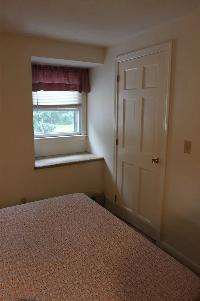 8 Earley Street Nashua NH 03060