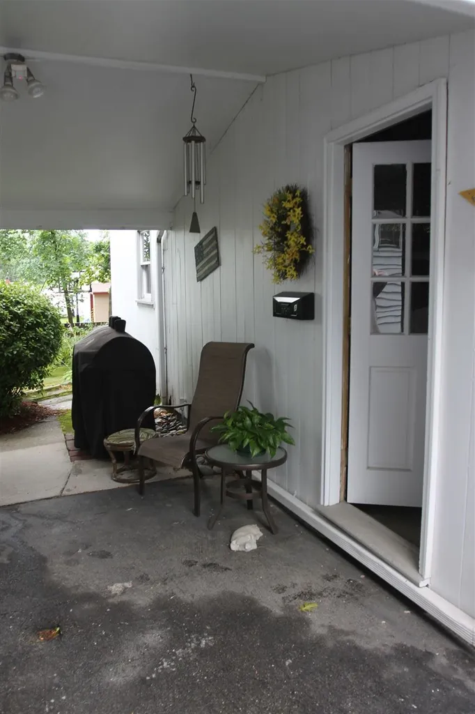 8 Earley Street Nashua NH 03060