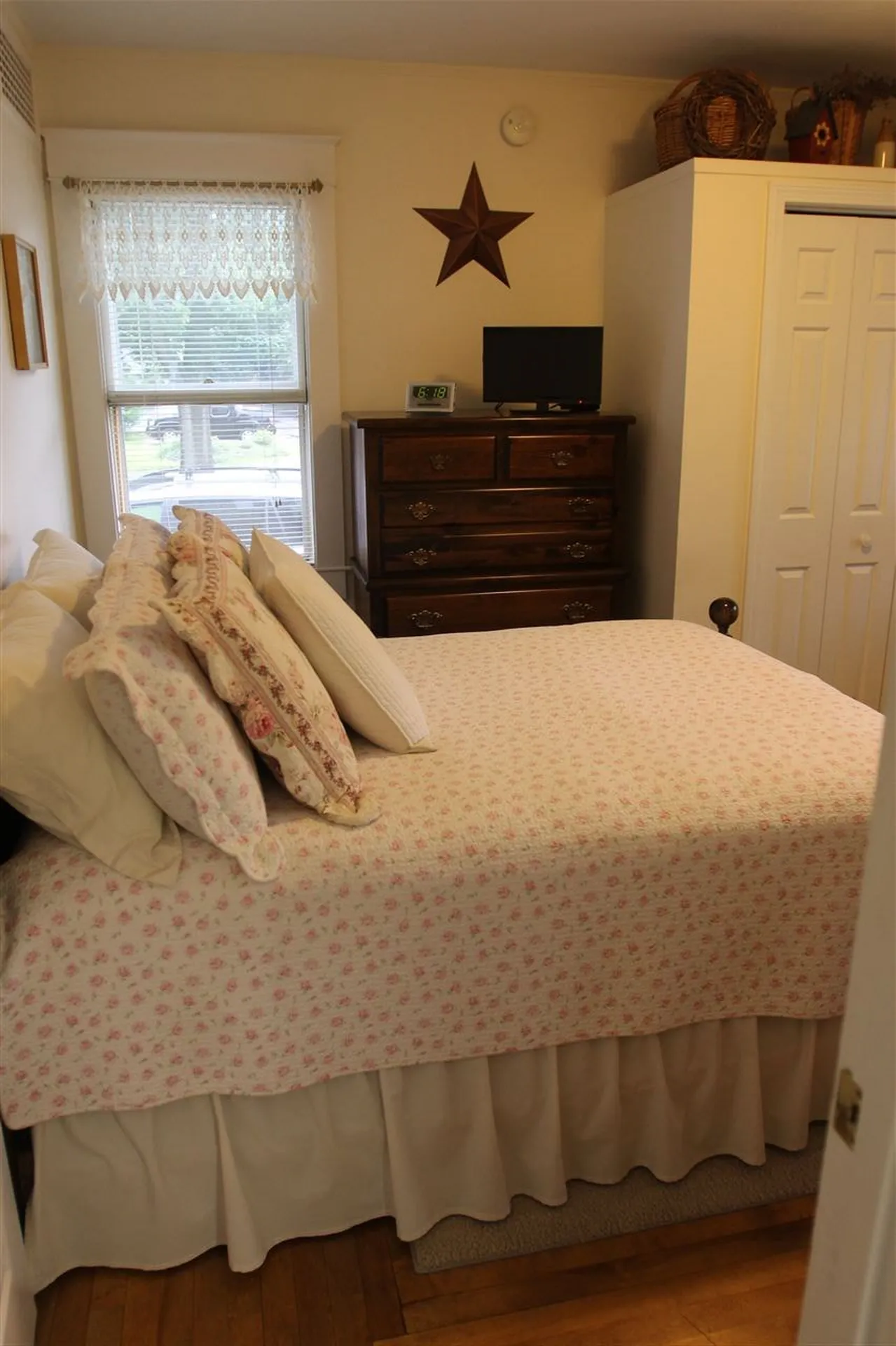 8 Earley Street Nashua NH 03060