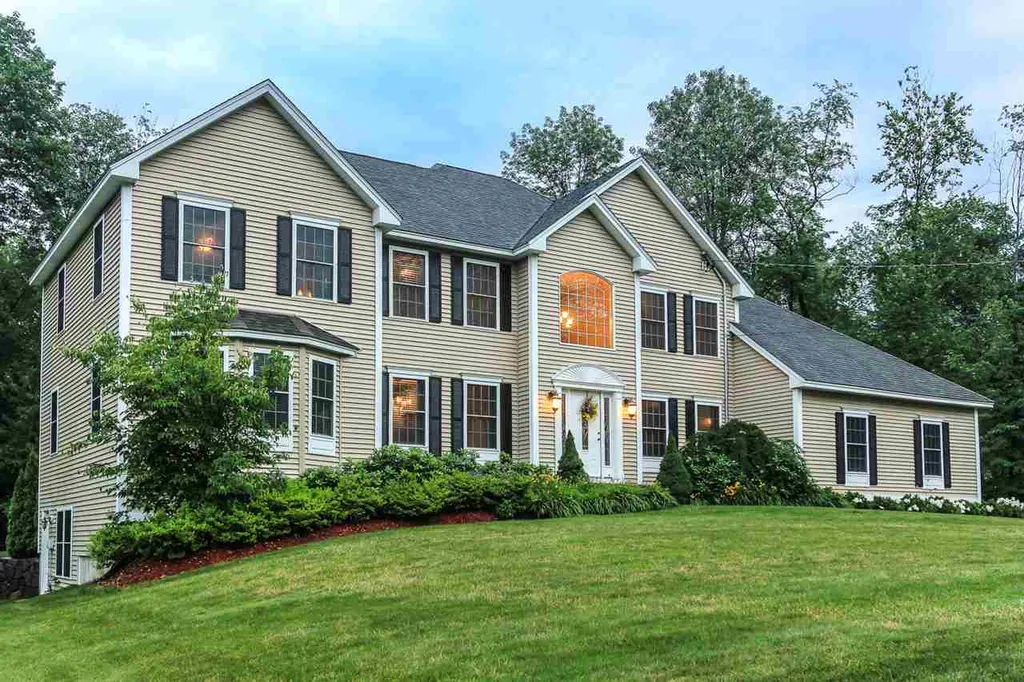 8 Captains Road Salem NH 03079