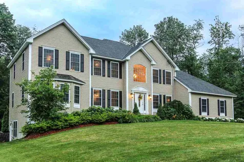 8 Captains Road Salem NH 03079