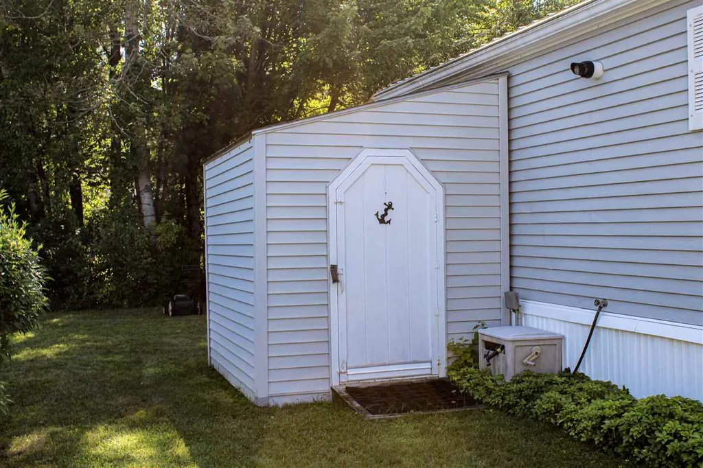 7 1st Street Belmont NH 03220