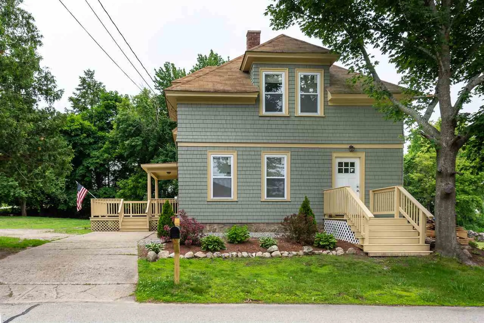 86 Maplehurst Avenue Manchester NH 03104