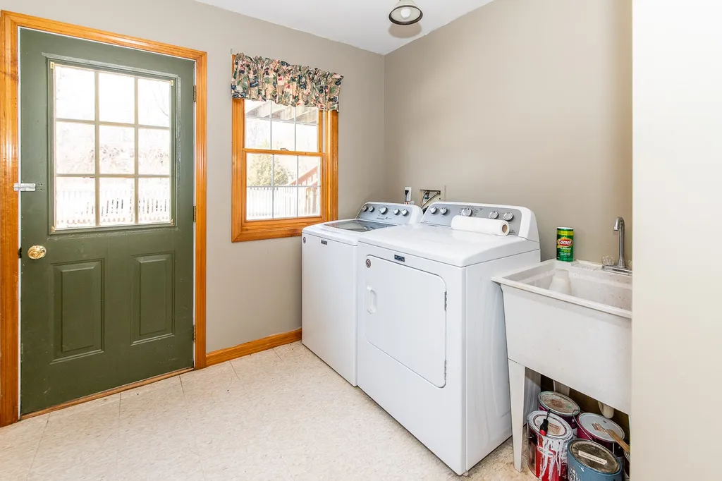 81 North Point Road Isle La Motte VT 05463