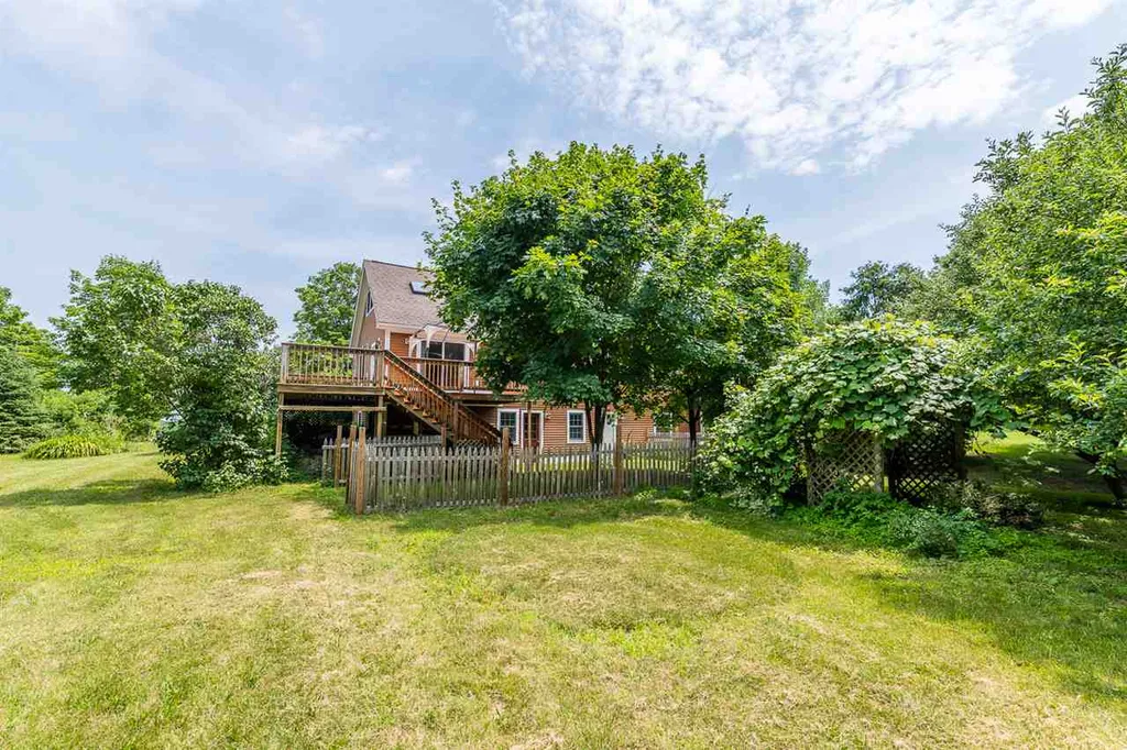 81 North Point Road Isle La Motte VT 05463